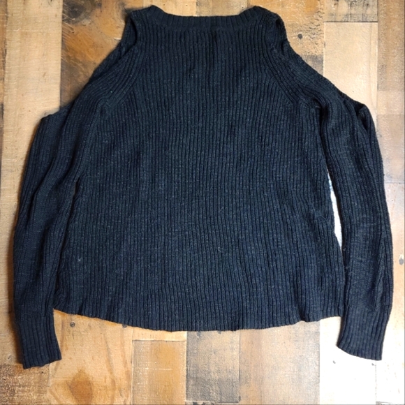 American eagle cold shoulder sweater - Picture 2 of 3
